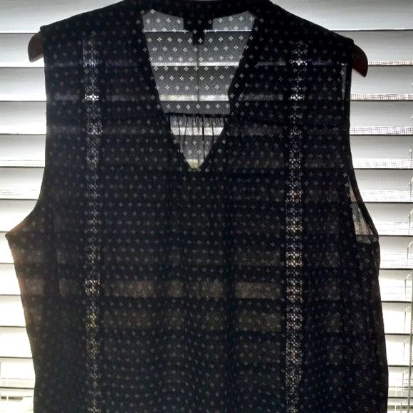 Torrid 2X V-Neck Crocheted Trim Sleeveless Tunic Top Plus - Picture 1 of 15